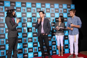 海外ドラマ『フォーリング スカイズ』で来日した、ドリュー・ロイ(中央)、コナー・ジェサップ(左)、栗原類