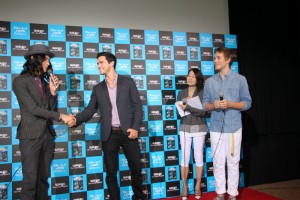 海外ドラマ『フォーリング スカイズ』で来日した、ドリュー・ロイ(中央)、コナー・ジェサップ(左)、栗原類