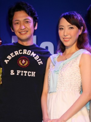 ファンの前で生歌を披露した、岡田浩暉、貴城けい