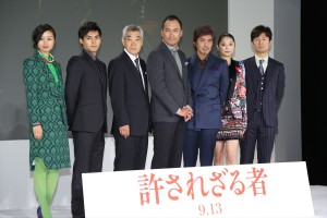 『許されざる者』完成報告記者会見に登場した(左から)忽那汐里、柳楽優弥、柄本明、渡辺謙、佐藤浩市、小池栄子、李相日監督