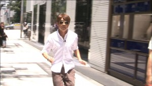 大竹は微妙な変装で女の子を狙うが…