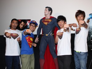 『マン・オブ・スティール』夏休み特別イベントに登場した(左から)パンサー菅良太郎、ヒャダイン、パンサー向井慧、パンサー尾形貴弘