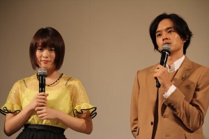 『上京ものがたり』完成披露試写会に出席した北乃きいと池松壮亮