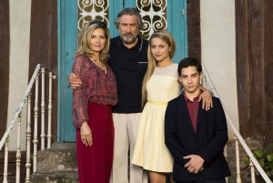 デ・ニーロ主演『マラヴィータ』予告編解禁！　家族全員、フツーじゃない…