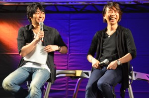 仲良く談笑する中村悠一と諏訪部順一