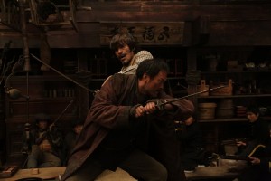 渡辺謙×佐藤浩市の壮絶シーン解禁！ 本気の殴り合いに「死ぬかと思った」