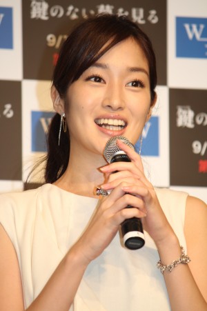 高梨臨、『鍵のない夢を見る』記者会見にて