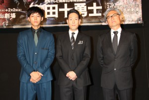 左から、松坂桃李、中村勘九郎、堤幸彦、日本テレビ開局60年特別舞台『真田十勇士』製作発表記者会見にて