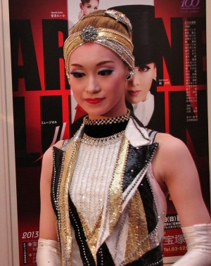 愛希れいか、宝塚月組公演『ルパン -ARSENE LUPIN-』囲み取材にて