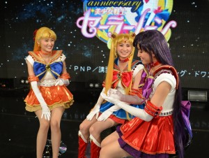 インタビューに答えてくれた大久保聡美(セーラームーン)、七木奏音(セーラーマーズ)、坂田しおり(セーラーヴィーナス)