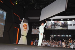 「ゲームセンターCX 課長ONステージ!」に登壇した有野課長こと有野晋哉(よゐこ)