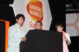 「ゲームセンターCX 課長ONステージ!」に登壇した有野課長こと有野晋哉(よゐこ)