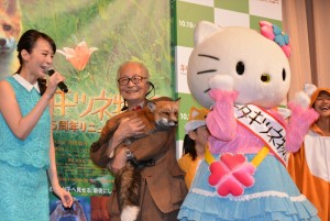 映画『キタキツネ物語 -35周年リニューアル版-』完成披露チャリティ試写会(左から平野綾、畑正憲、キティちゃん)