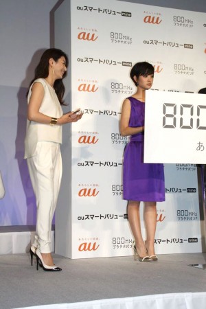 剛力彩芽、井川遥、au発表会 2013 Winterにて