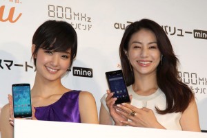 剛力彩芽、井川遥、au発表会 2013 Winterにて