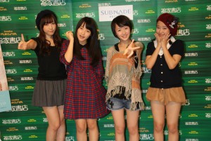 握手会に参加した(左から)譜久村聖、鞘師里保、工藤遥、小田さくら