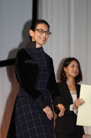 「第26回 日本 メガネ ベスト ドレッサー賞 表彰式」<芸能界部門>鈴木保奈美