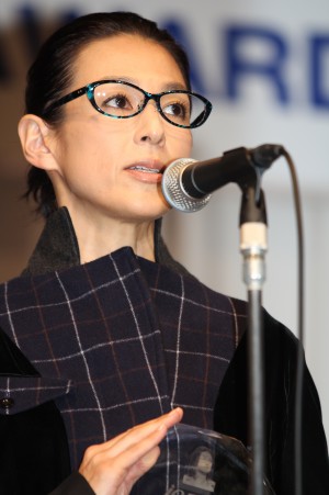 「第26回 日本 メガネ ベスト ドレッサー賞 表彰式」<芸能界部門>鈴木保奈美