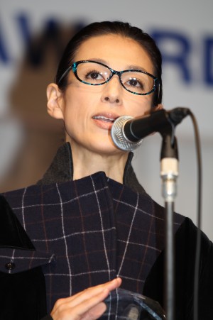 「第26回 日本 メガネ ベスト ドレッサー賞 表彰式」<芸能界部門>鈴木保奈美