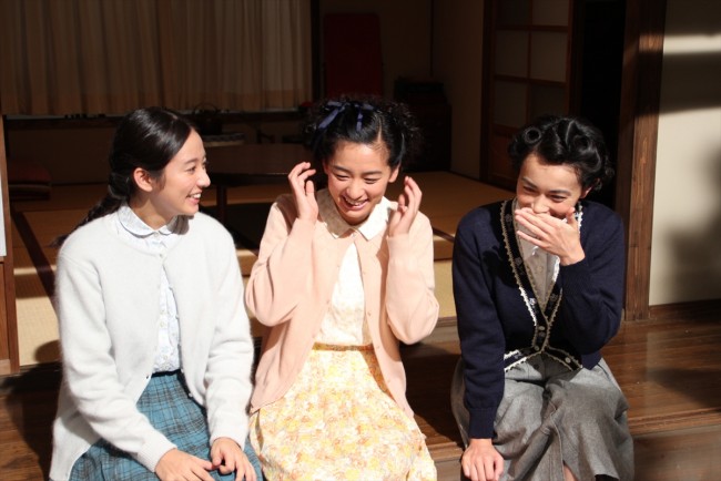 長谷川町子3姉妹を演じる女優3人。左から木村文乃、尾野真千子、長谷川京子