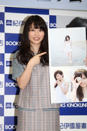 2014年カレンダー発売記念イベントにて囲み取材に応じる志田未来