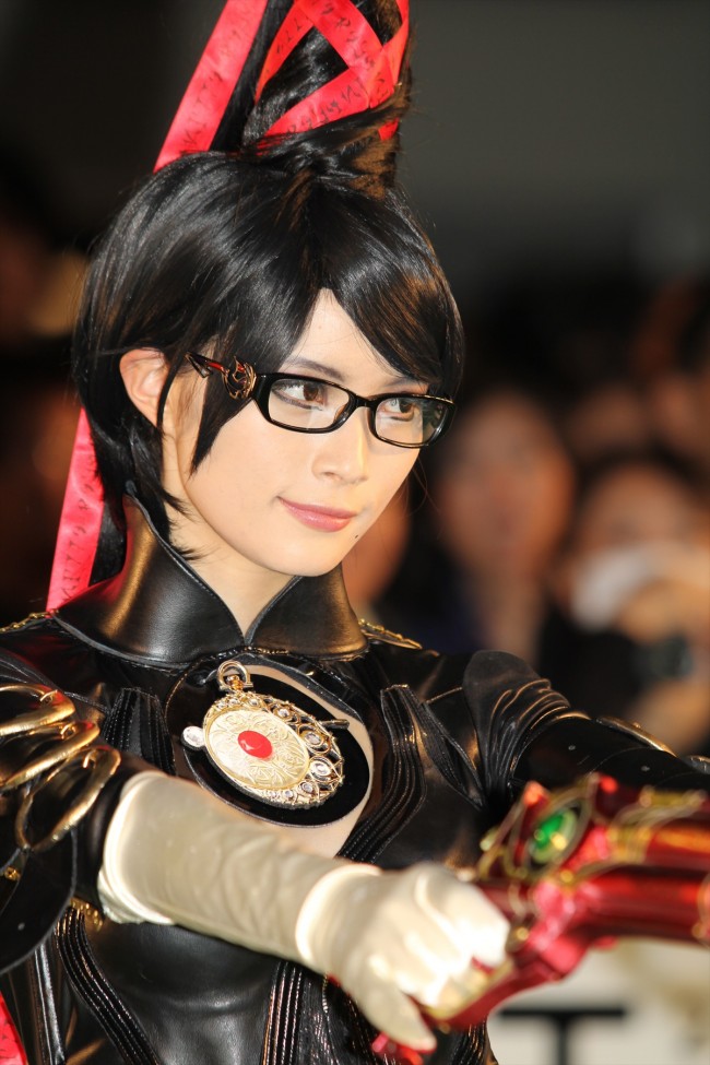ゲームキャラのコスプレを披露する橋本真帆
