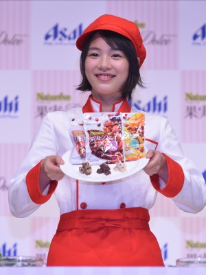 パティシエ姿で新CM発表会に出席した能年玲奈