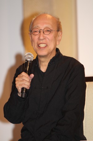 蜷川幸雄、舞台『冬眠する熊に添い寝してごらん』製作発表にて