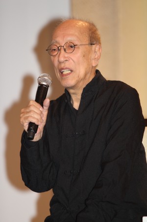 蜷川幸雄、舞台『冬眠する熊に添い寝してごらん』製作発表にて