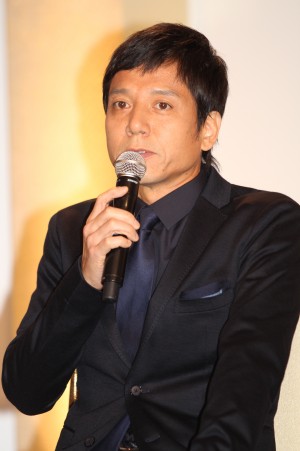 勝村政信、舞台『冬眠する熊に添い寝してごらん』製作発表にて