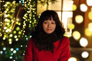 「クリスマス・イブ」のミュージックビデオに牧瀬里穂がゲスト出演