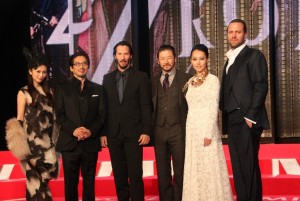 (左から)柴咲コウ、真田広之、キアヌ・リーヴス、浅野忠信、菊地凛子、カール・リンシュ監督、『47RONIN』ワールドプレミアにて