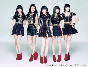 川島海荷が所属するユニット・9nine(左から佐武宇綺、吉井香奈恵、川島海荷、村田寛奈、西脇彩華)