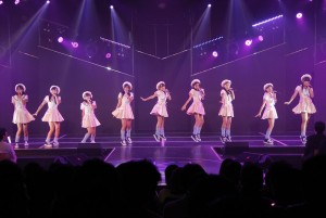 HKT48劇場2周年特別公演の模様