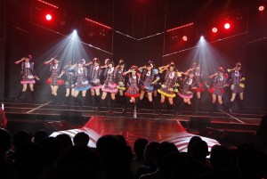 HKT48劇場2周年特別公演の模様