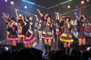HKT48劇場2周年特別公演の模様