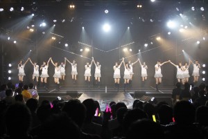HKT48劇場2周年特別公演の模様