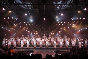 HKT48劇場2周年特別公演の模様