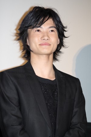 神木隆之介、映画『劇場版 SPEC~結(クローズ)~ 爻(コウ)ノ篇』初日舞台挨拶に登場