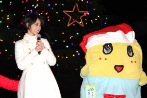 剛力彩芽&ふなっしー、中山競馬場クリスマスイルミネーション点灯式にて