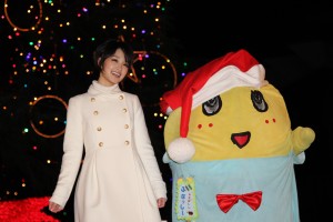 剛力彩芽&ふなっしー、中山競馬場クリスマスイルミネーション点灯式にて