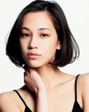 モデルの加藤えれな役の水原希子