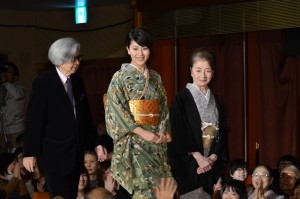 花道から登場した山田洋次監督、松たか子、倍賞千恵子