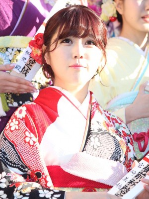 成人式を迎えたAKB48グループ26人が晴れ着姿でご祈祷 宮崎美穂