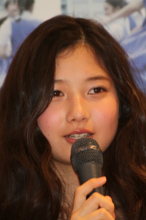 吉田まどか、第7回東宝シンデレラガール写真集「Afterschool コバルトデイジー」発売記念記者会見