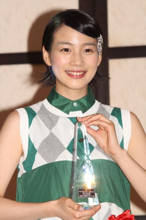 「2014年エランドール賞」授賞式で新人賞を受賞した能年玲奈