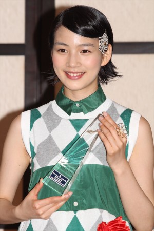 「2014年エランドール賞」授賞式で新人賞を受賞した能年玲奈