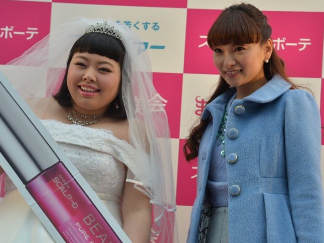 イベントで初めてウェディングドレスを着た渡辺直美と婚活アドバイザーとして出席した保田圭
