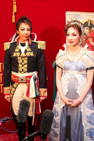柚希礼音、夢咲ねね、宝塚星組公演『眠らない男・ナポレオン‐愛と栄光の涯(はて)に‐』公開稽古&囲み取材にて