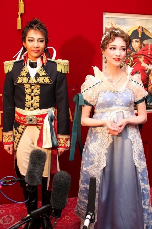柚希礼音、夢咲ねね、宝塚星組公演『眠らない男・ナポレオン‐愛と栄光の涯(はて)に‐』公開稽古&囲み取材にて
